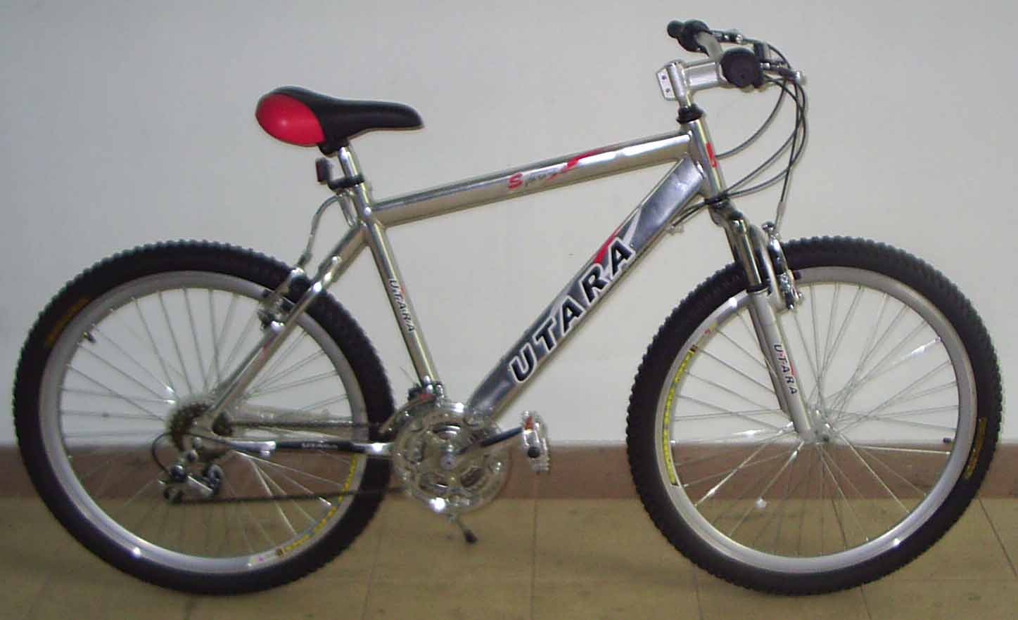 26 Front Suspension Alloy Frame MTB.JPG (62446 bytes)